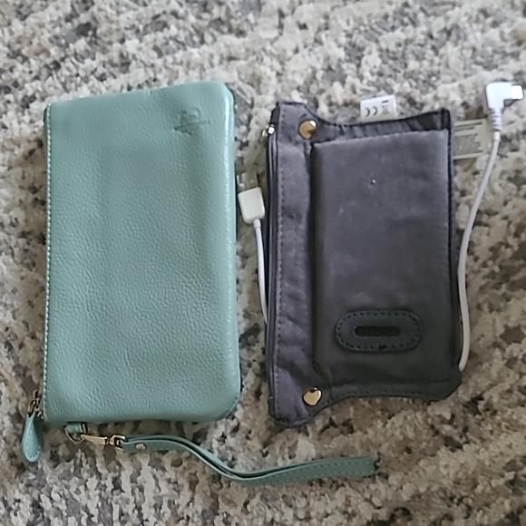 Handbag Butler Wristlet with charging port - Picture 2 of 9